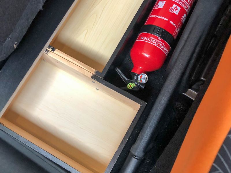 Campster Staukiste zwischen den Vordersitzen